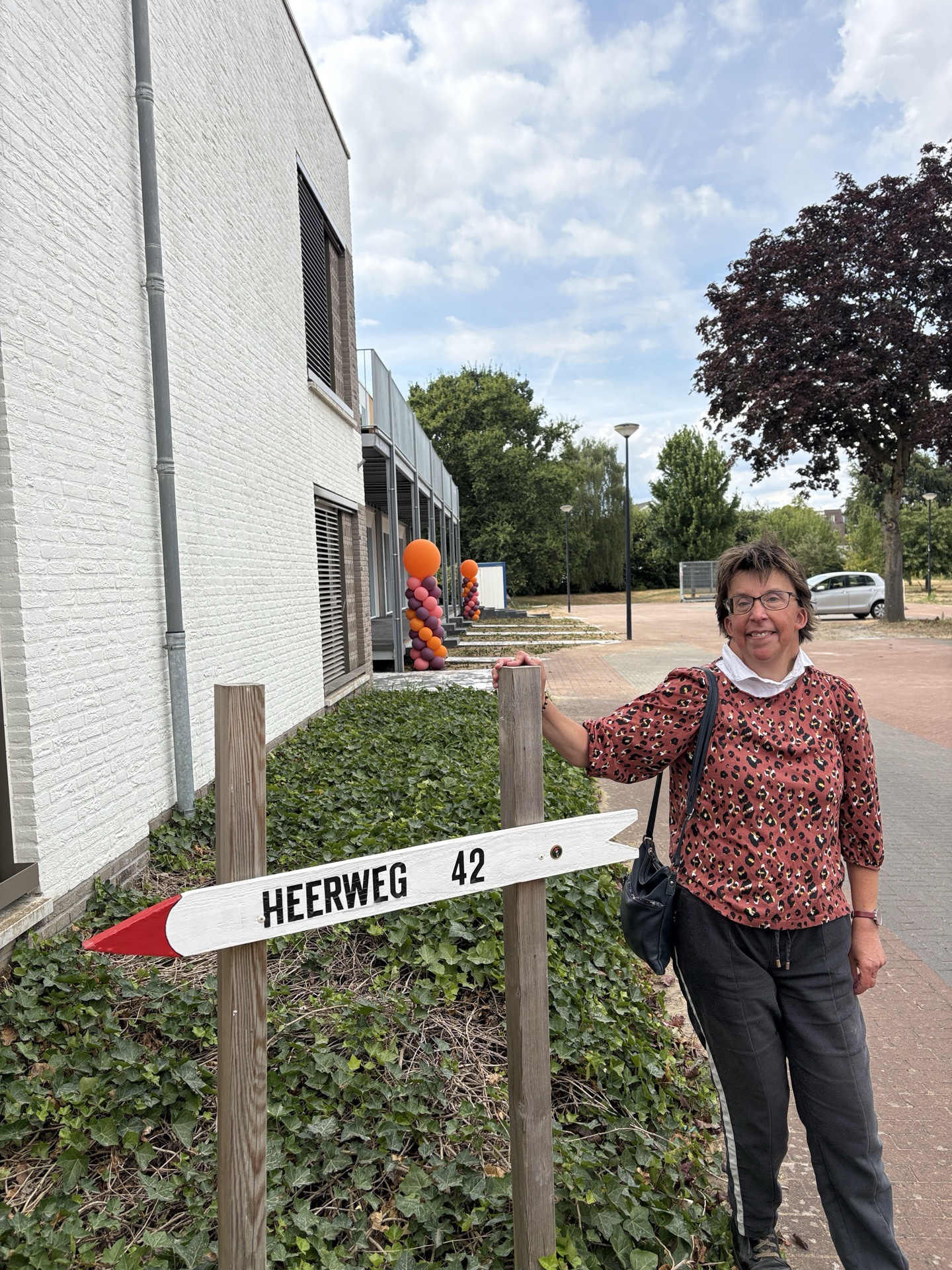 bewoner PSW bij straatnaambord